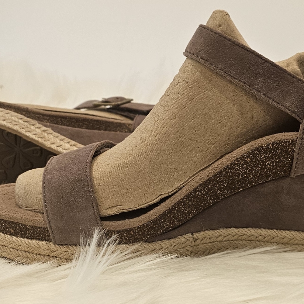 Aetrex Brown Suede Sandals